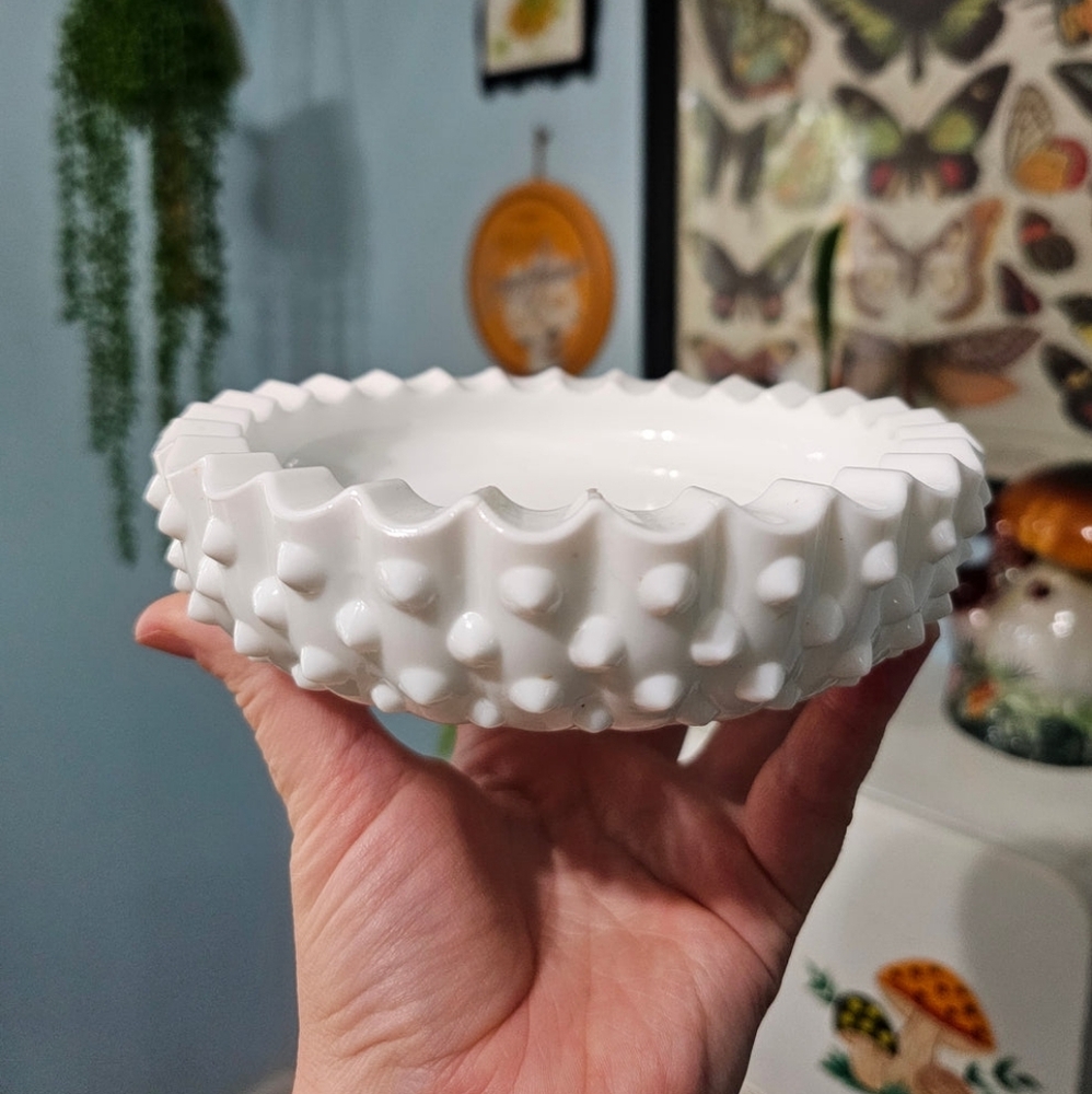 Vintage White Milk Glass Hobnail Bowl Catch-all Ashtray Dish - Picture 2 of 4